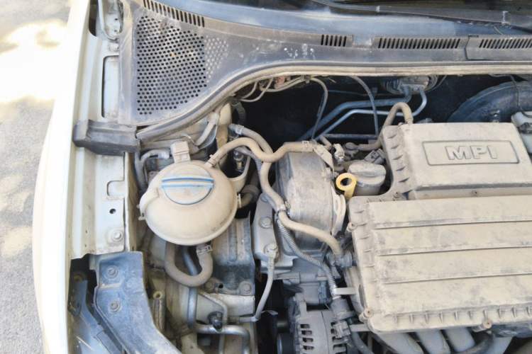 Used Volkswagen Santana 2016 1.6L Manual Fashion Edition Engine Bay Right