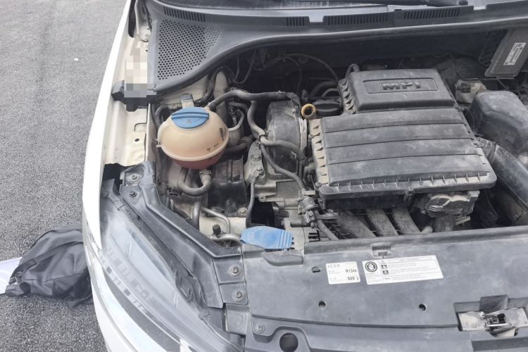 Used Volkswagen Santana 2016 1.6L Manual Fashion Edition Engine Bay Right