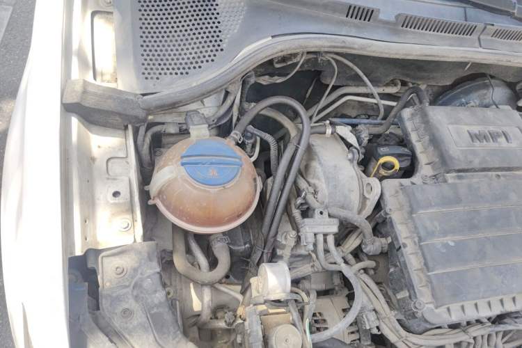 Used Volkswagen Santana 2016 1.6L Manual Fashion Edition Engine Bay Right