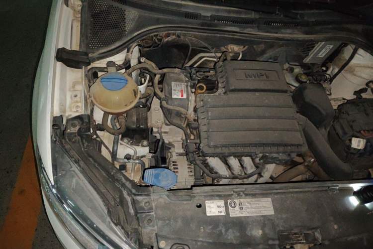 Used Volkswagen Santana 2016 1.6L Manual Fashion Edition Engine Bay Right