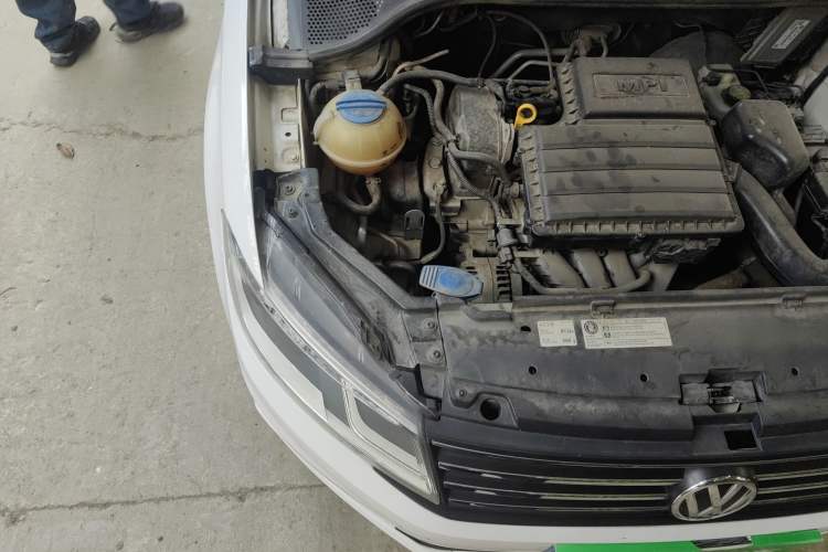 Used Volkswagen Santana 2016 1.6L Manual Comfort Edition Engine Bay Right