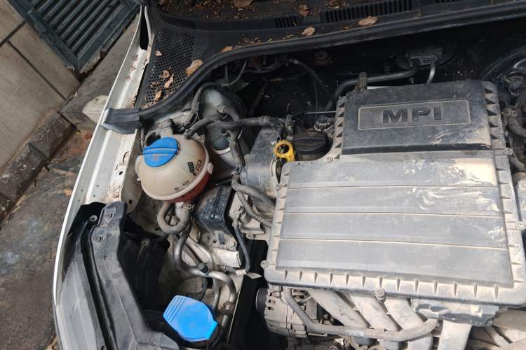 Used Volkswagen Santana 2016 1.6L Manual Comfort Edition Engine Bay Right