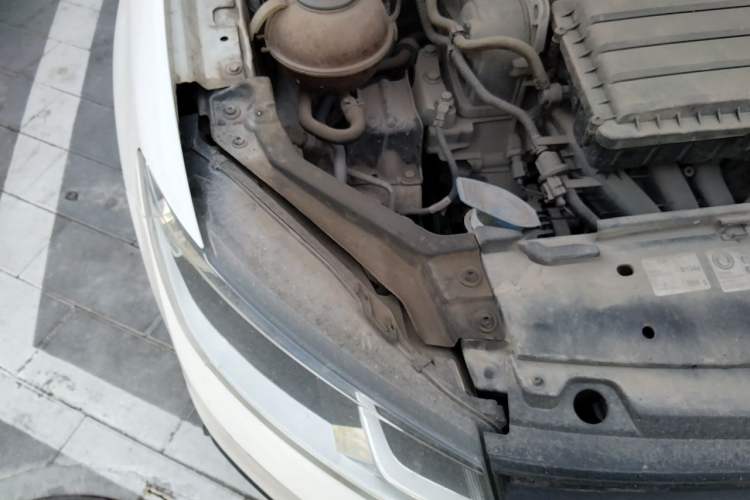 Used Volkswagen Santana 2016 1.6L Manual Fashion Edition Engine Bay Right