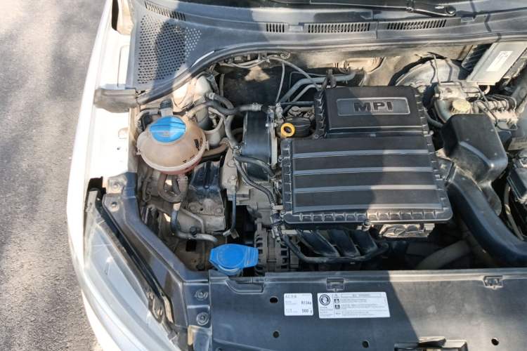 Used Volkswagen Santana 2016 1.6L Manual Fashion Edition Engine Bay Right
