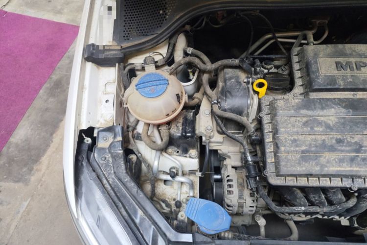 Used Volkswagen Santana 2016 1.6L Manual Comfort Edition Engine Bay Right