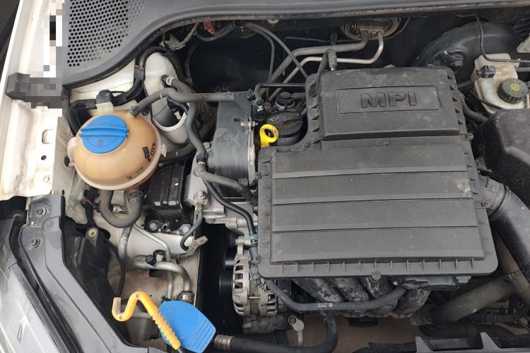 Used Volkswagen Santana 2016 1.6L Manual Fashion Edition Engine Bay Right