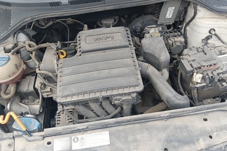 Used Volkswagen Santana 2016 1.6L Manual Fashion Edition Engine Bay