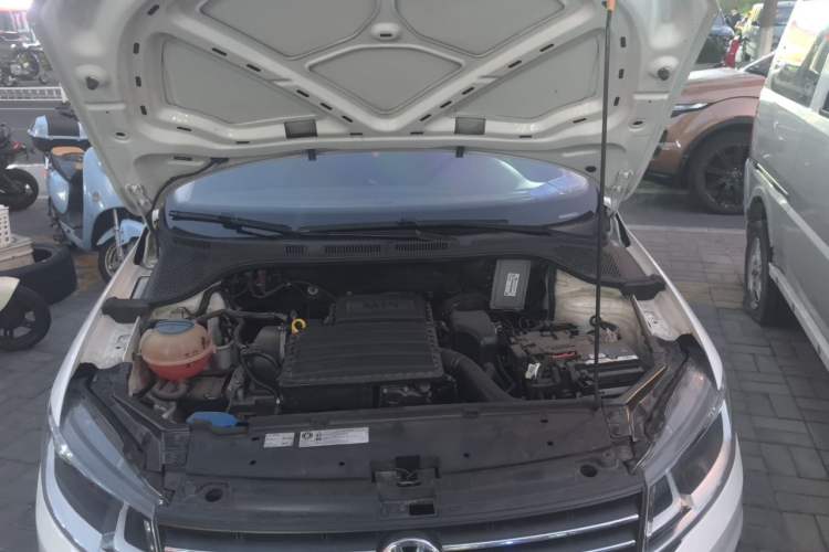 Used Volkswagen Santana 2016 1.6L Automatic Fashion Edition Engine Bay
