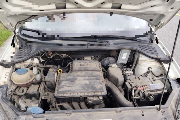 Used Volkswagen Santana 2016 1.6L Manual Fashion Edition Engine Bay