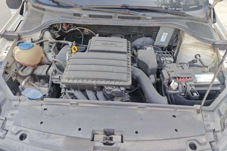 Used Volkswagen Santana 2016 1.6L Manual Fashion Edition Engine Bay