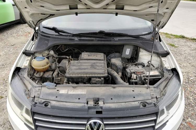 Used Volkswagen Santana 2016 1.6L Automatic Fashion Edition Engine Bay