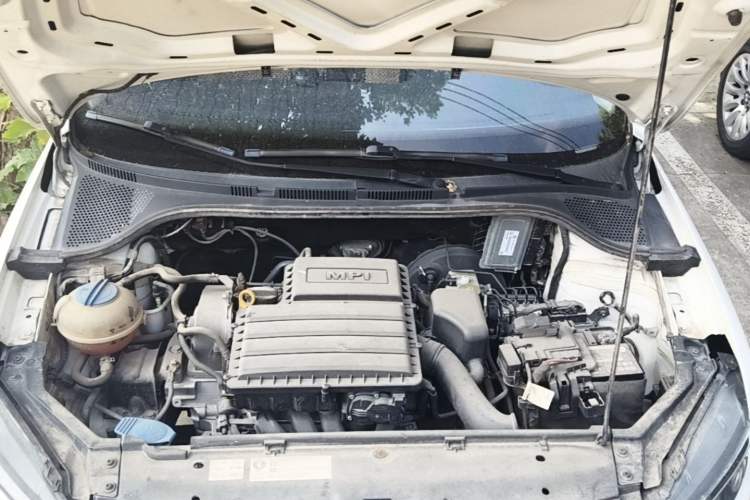Used Volkswagen Santana 2016 1.6L Automatic Fashion Edition Engine Bay