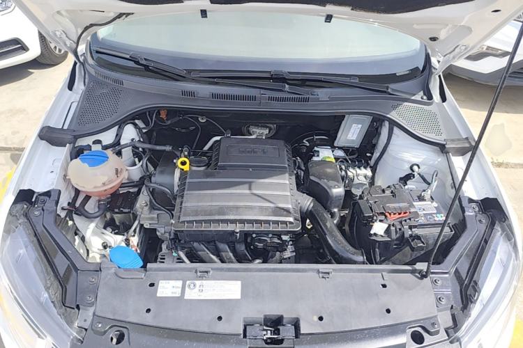 Used Volkswagen Santana 2016 1.6L Manual Fashion Edition Engine Bay