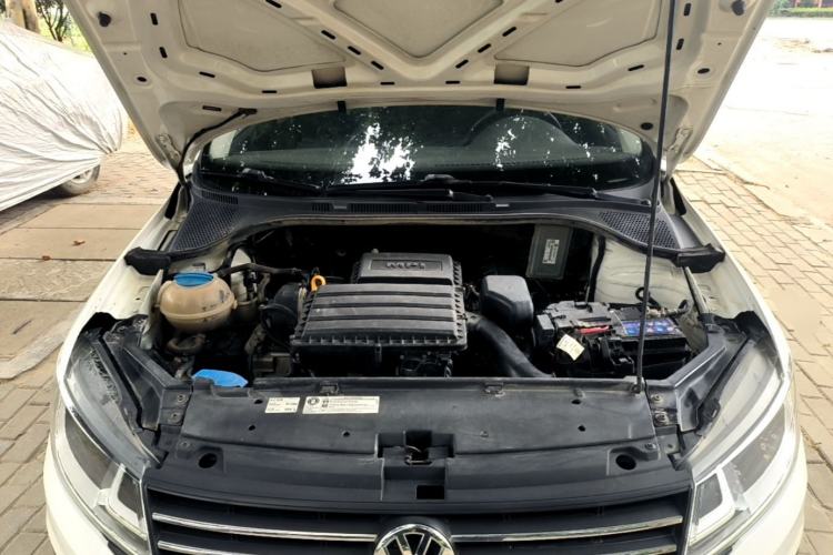 Used Volkswagen Santana 2016 1.6L Manual Fashion Edition Engine Bay