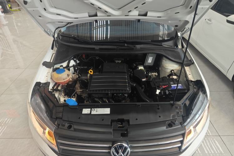 Used Volkswagen Santana 2016 1.6L Manual Fashion Edition Engine Bay