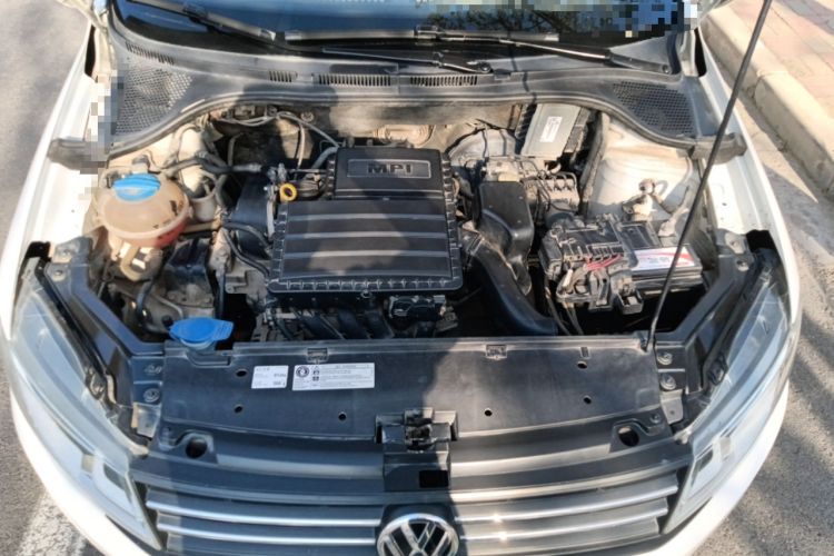 Used Volkswagen Santana 2016 1.6L Manual Fashion Edition Engine Bay