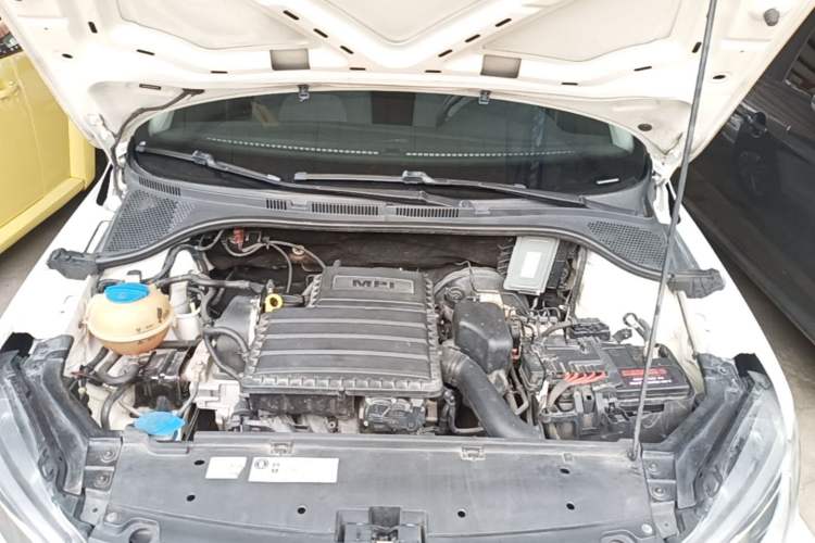 Used Volkswagen Santana 2016 1.6L Automatic Fashion Edition Engine Bay