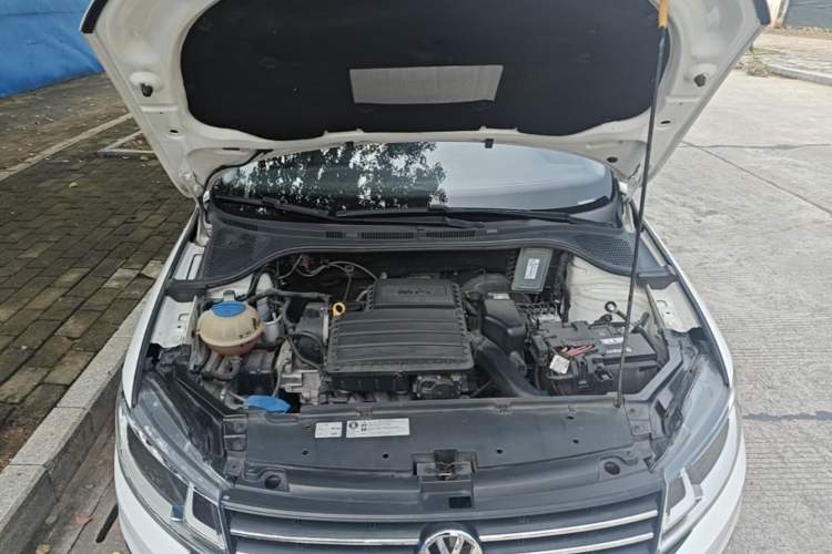 Used Volkswagen Santana 2016 1.4L Manual Fashion Edition Engine Bay