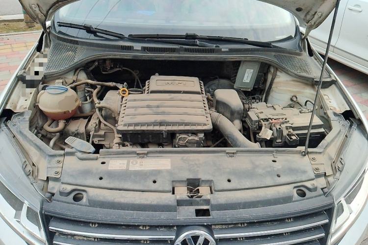 Used Volkswagen Santana 2016 1.6L Manual Fashion Edition Engine Bay