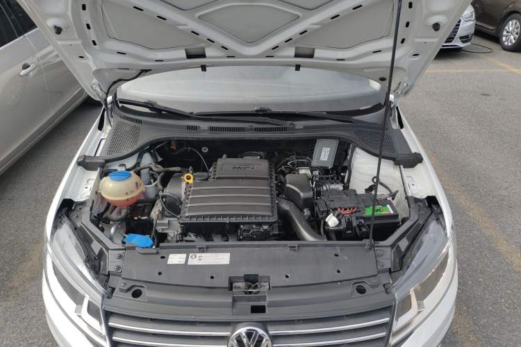 Used Volkswagen Santana 2016 1.6L Manual Fashion Edition Engine Bay
