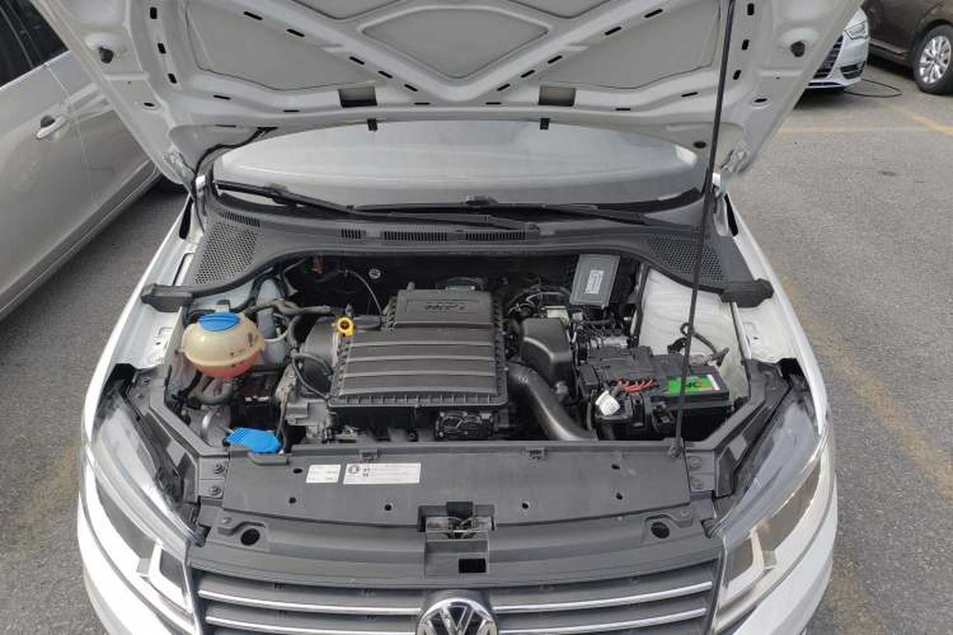 Used Volkswagen Santana 2016 1.6L Manual Fashion Edition Engine Bay