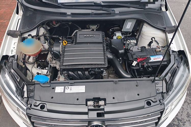 Used Volkswagen Santana 2016 1.6L Manual Fashion Edition Engine Bay