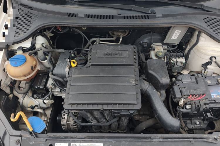 Used Volkswagen Santana 2016 1.6L Manual Fashion Edition Engine Bay