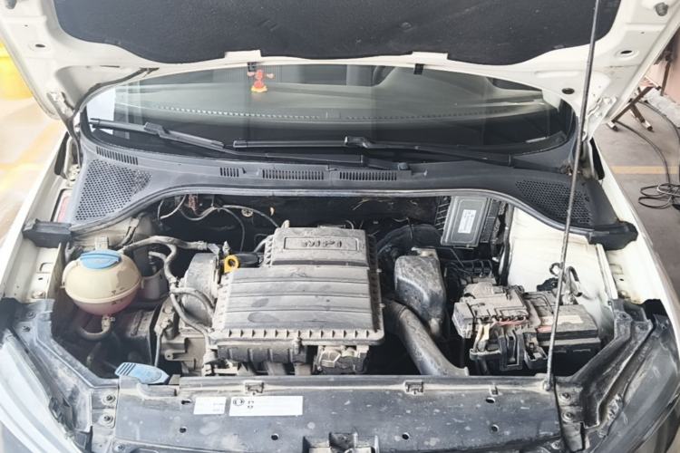 Used Volkswagen Santana 2016 1.6L Manual Fashion Edition Engine Bay