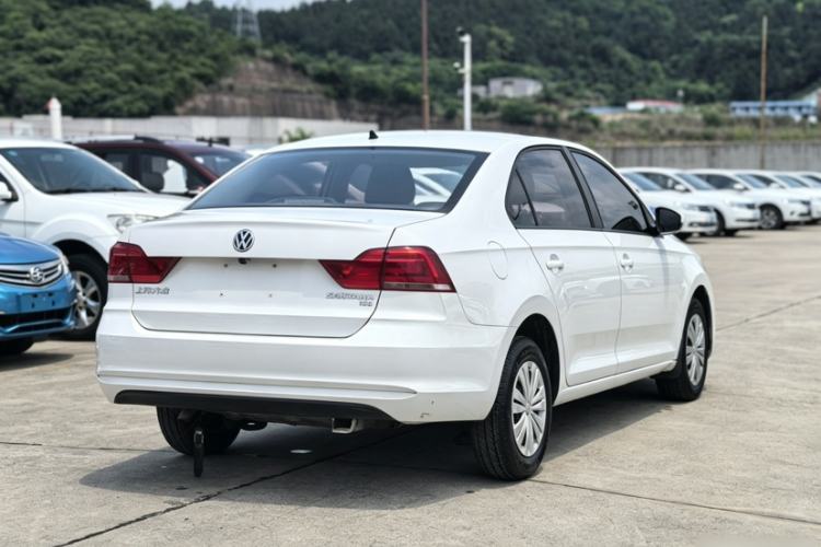 Used Volkswagen Santana 2016 1.6L Manual Fashion Edition Exterior 1