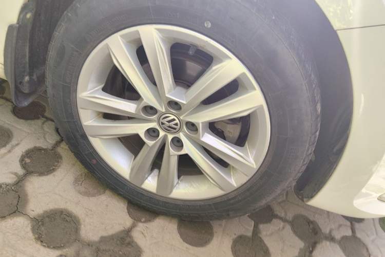 Used Volkswagen Santana 2016 1.6L Manual Comfort Edition Exterior 1