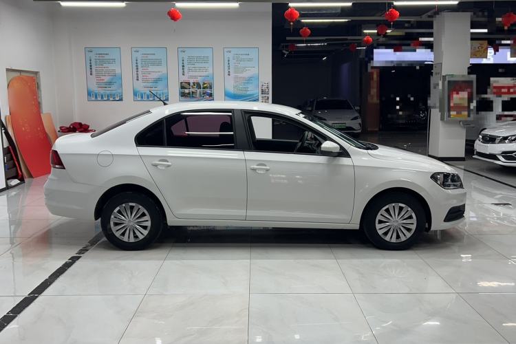 Used Volkswagen Santana 2016 1.6L Manual Fashion Edition Exterior 2