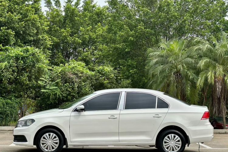 Used Volkswagen Santana 2016 1.6L Automatic Fashion Edition Exterior 2
