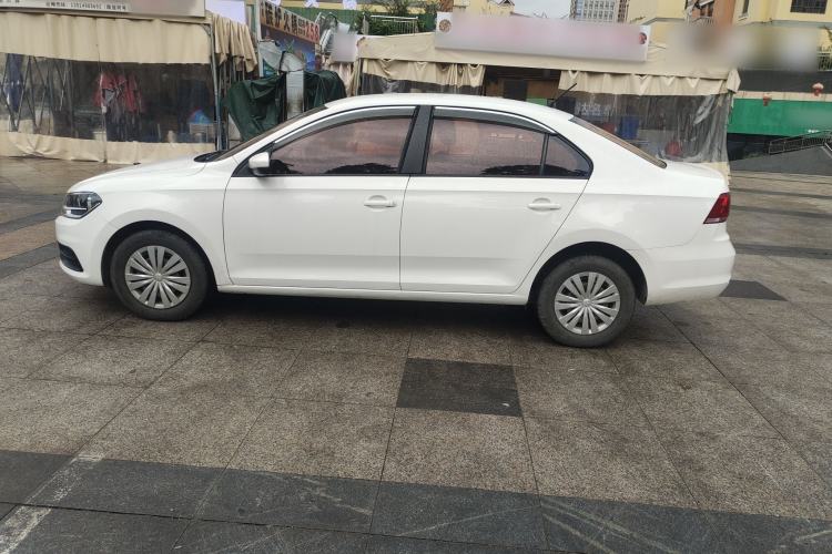 Used Volkswagen Santana 2016 1.6L Manual Fashion Edition Exterior 2