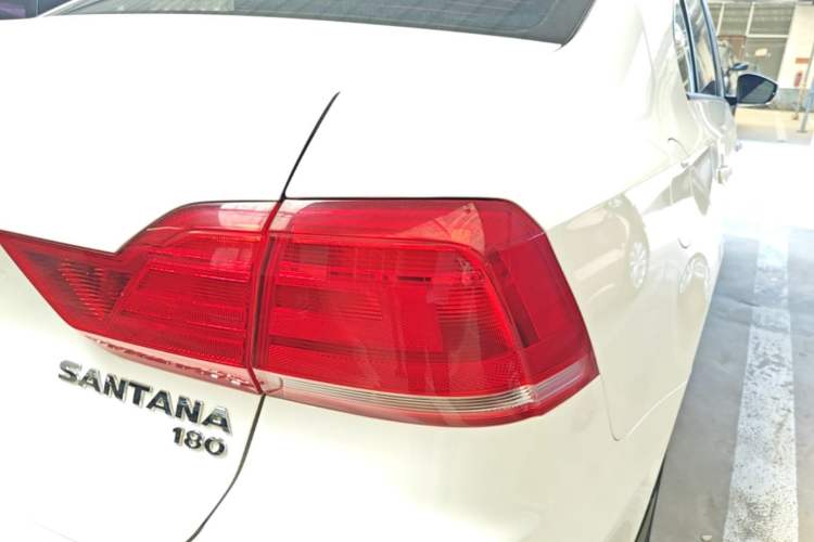 Used Volkswagen Santana 2016 1.6L Manual Fashion Edition Exterior 3