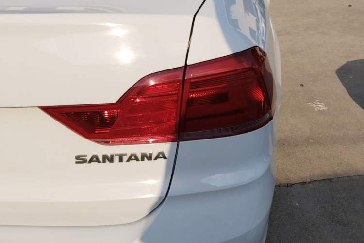Used Volkswagen Santana 2016 1.4L Manual Fashion Edition Exterior 3