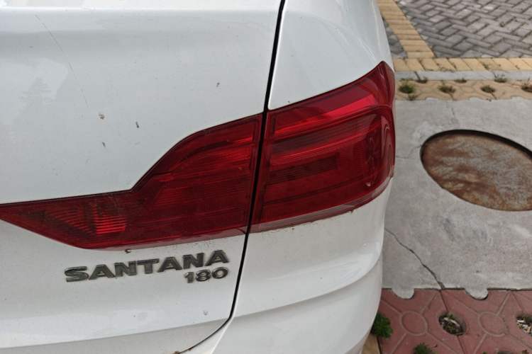Used Volkswagen Santana 2016 1.6L Manual Fashion Edition Exterior 3