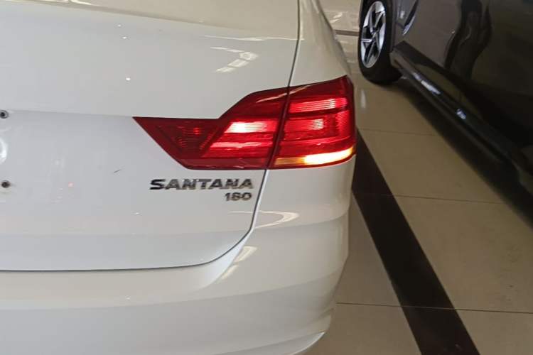 Used Volkswagen Santana 2016 1.6L Automatic Fashion Edition Exterior 3