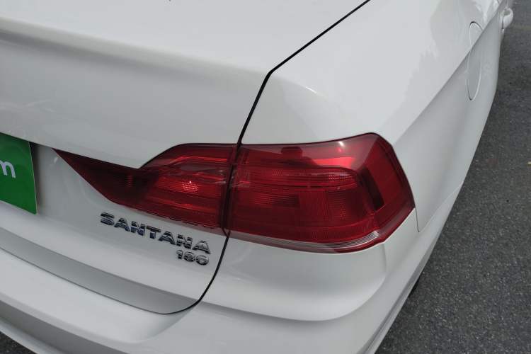 Used Volkswagen Santana 2016 1.6L Manual Fashion Edition Exterior 3
