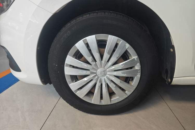 Used Volkswagen Santana 2016 1.6L Manual Fashion Edition Exterior 4