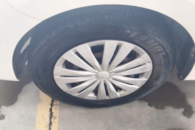 Used Volkswagen Santana 2016 1.6L Manual Fashion Edition Exterior 4