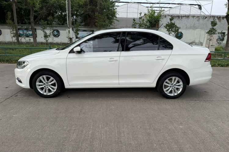Used Volkswagen Santana 2016 1.6L Automatic Comfort Edition Exterior 5
