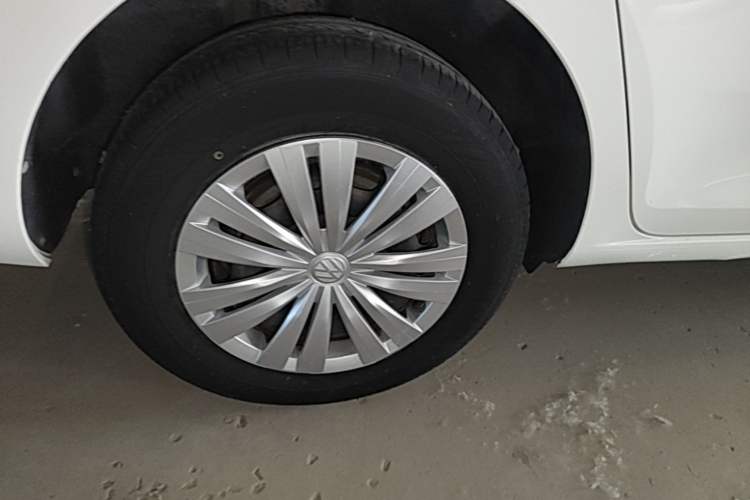 Used Volkswagen Santana 2016 1.6L Manual Fashion Edition Exterior 5