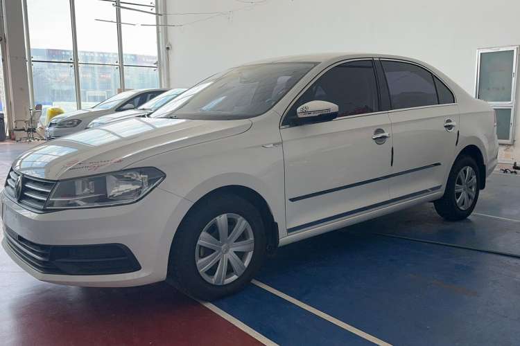 Used Volkswagen Santana 2016 1.6L Manual Fashion Edition Exterior 5