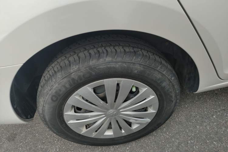 Used Volkswagen Santana 2016 1.6L Manual Fashion Edition Exterior 5
