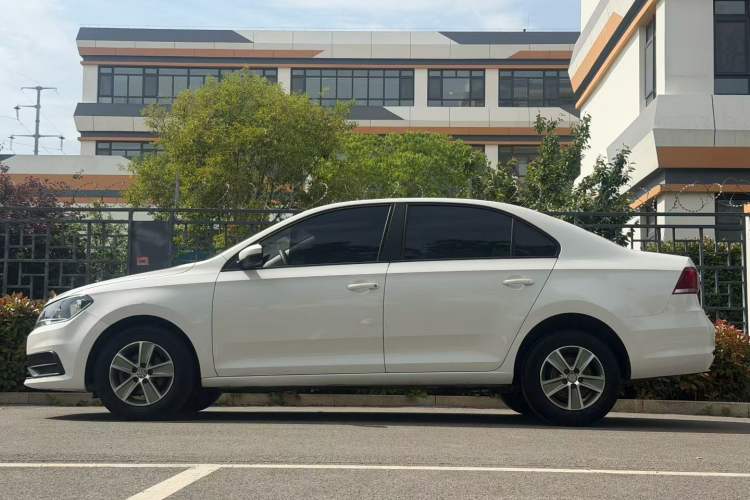 Used Volkswagen Santana 2016 1.4L Manual Fashion Edition Exterior 9