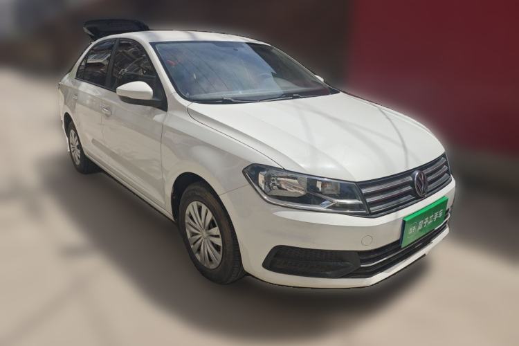Used Volkswagen Santana 2016 1.6L Automatic Fashion Edition Front Right 45 Deg
