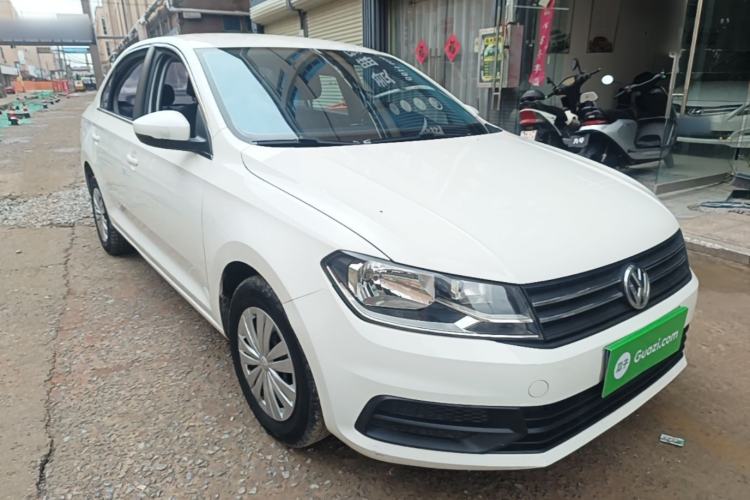 Used Volkswagen Santana 2016 1.6L Manual Fashion Edition Front Right 45 Deg
