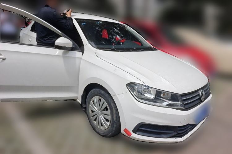 Used Volkswagen Santana 2016 1.6L Automatic Fashion Edition Front Right 45 Deg