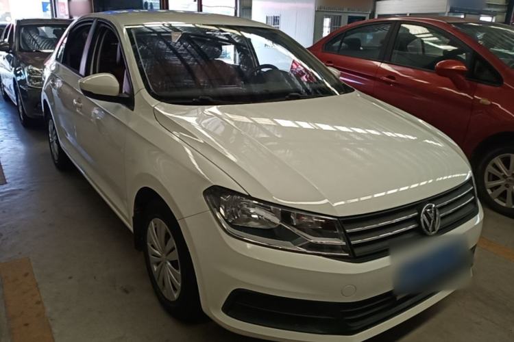 Used Volkswagen Santana 2016 1.6L Manual Fashion Edition Front Right 45 Deg