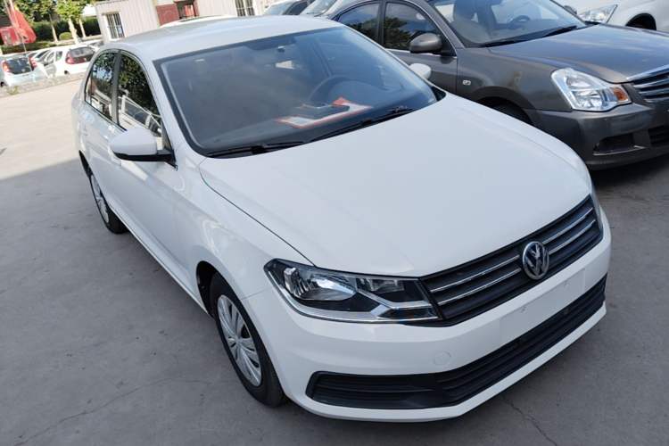 Used Volkswagen Santana 2016 1.6L Manual Fashion Edition Front Right 45 Deg